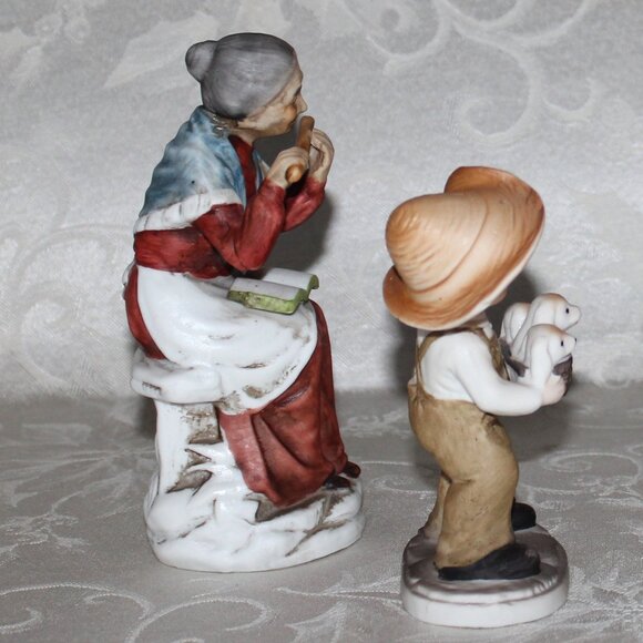 Vintage Bisque Figurine Grandma Playing Flute - Picture 9 of 12